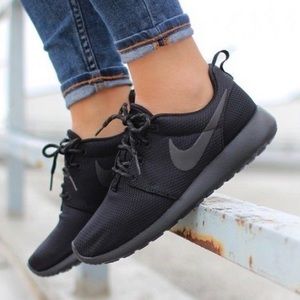Nike Roshe One Sneakers